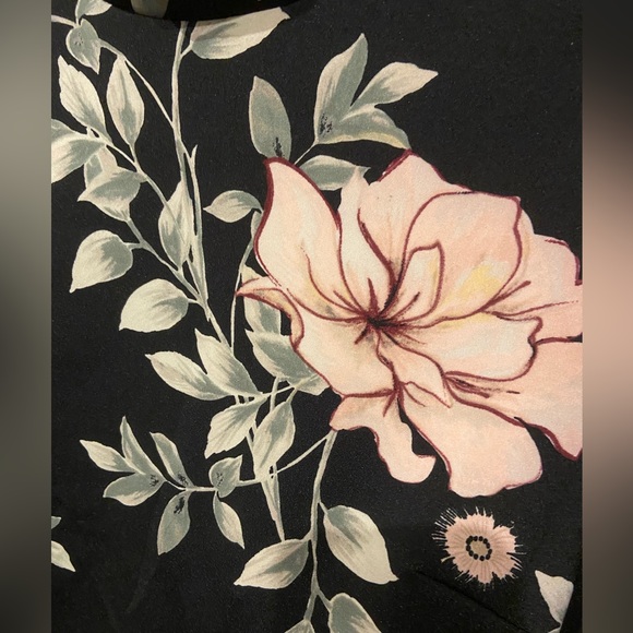 GUESS floral print scuba dress with bell sleeves. XS - Picture 8 of 8